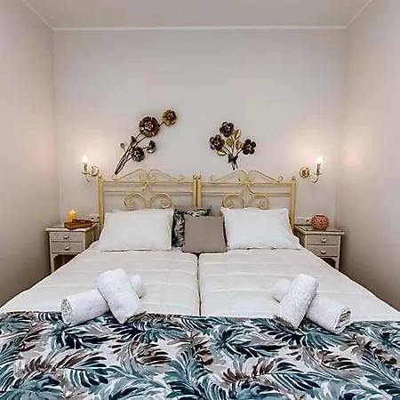 Naxos Enjoy 4*