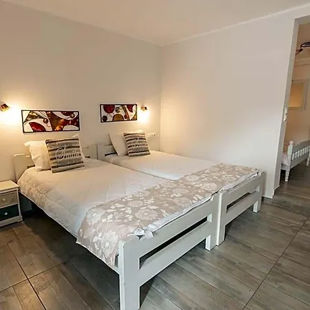 Naxos Enjoy 4*